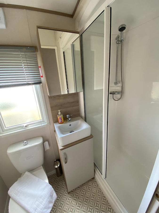 Palm Grove 182 - Pet Friendly, Wifi, Close To Beach And Clubhouse - Golden Palm Resort - Meadow Lakes Caravan & Lodge Hire Skegness Bagian luar foto
